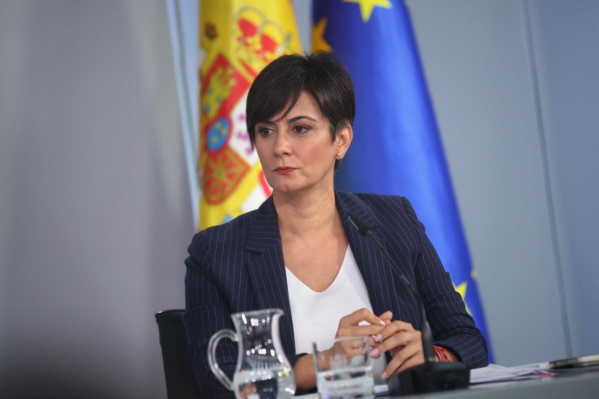 La ministra Isabel Rodríguez durante una rueda de prensa posterior al Consejo de Ministros del 27 de octubre de 2026.