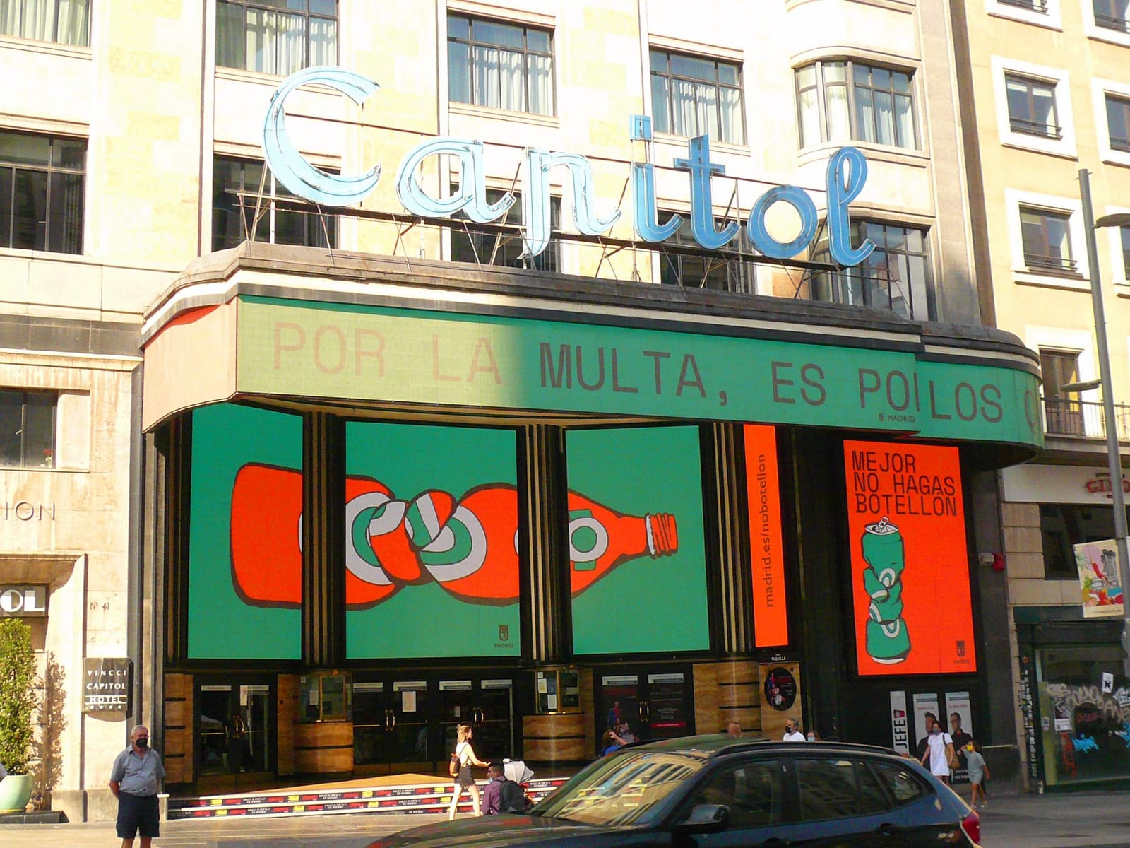 Fachada del edificio Carrión en la Gran Vía de Madrid, con el rótulo luminoso del Capitol.
