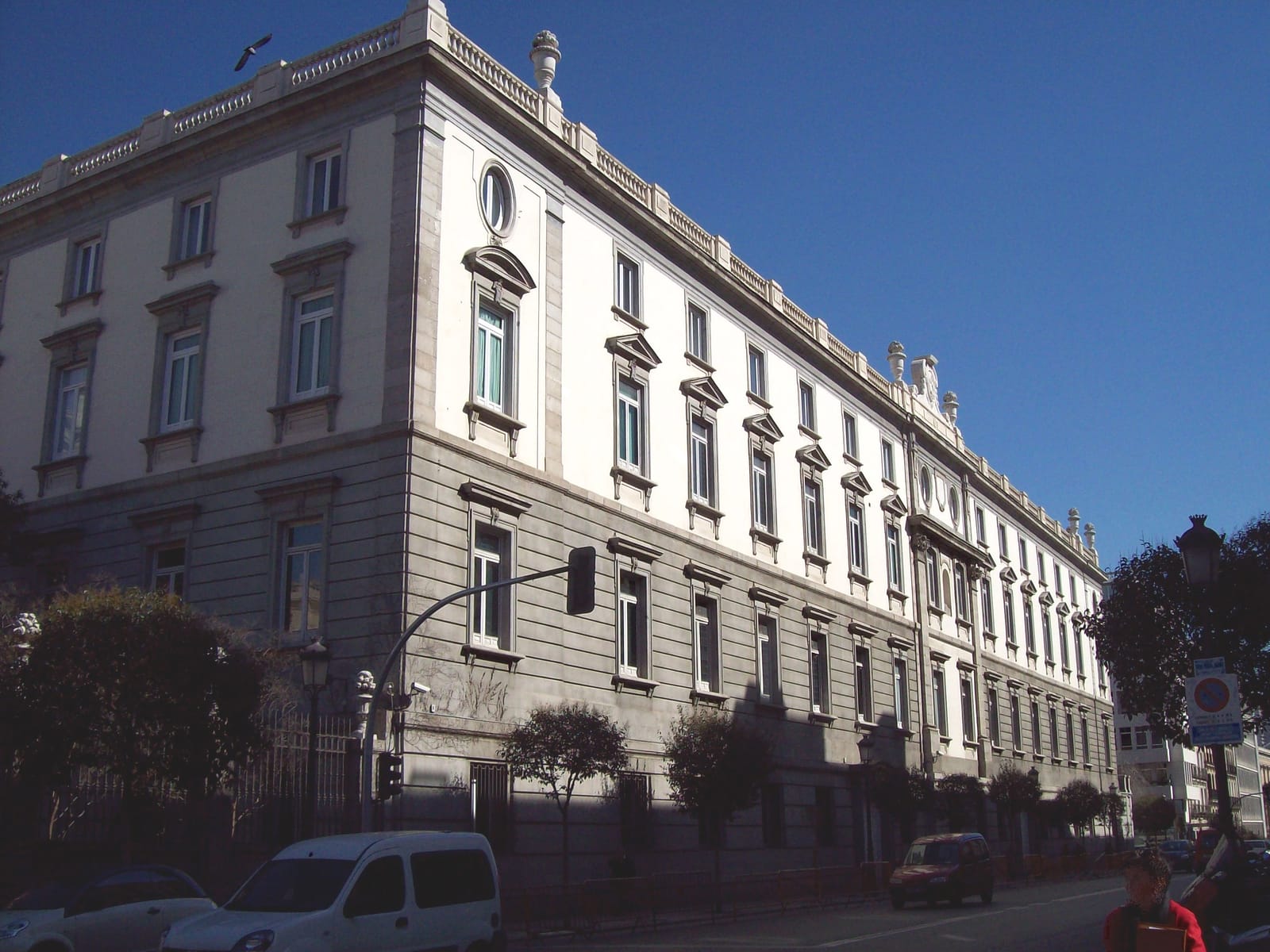 Fachada sur del edificio de las Salesas Reales, sede del Tribunal Supremo, en Madrid.